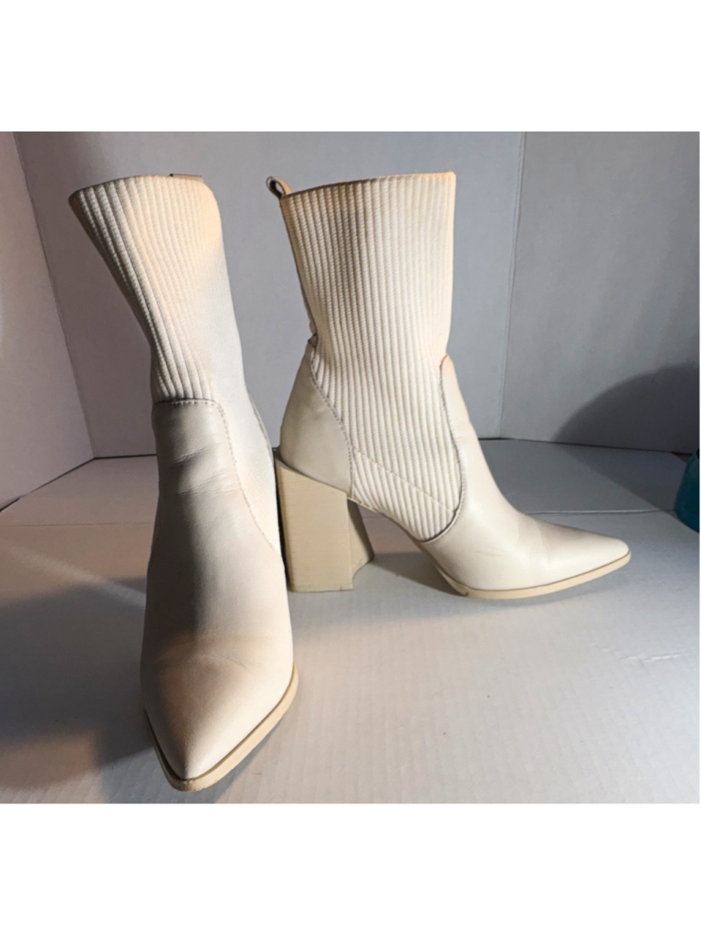 Steve Madden Women’s cream 4” heel Knit Sock Ankle Bootie Pointed Toe Pull-On 7M